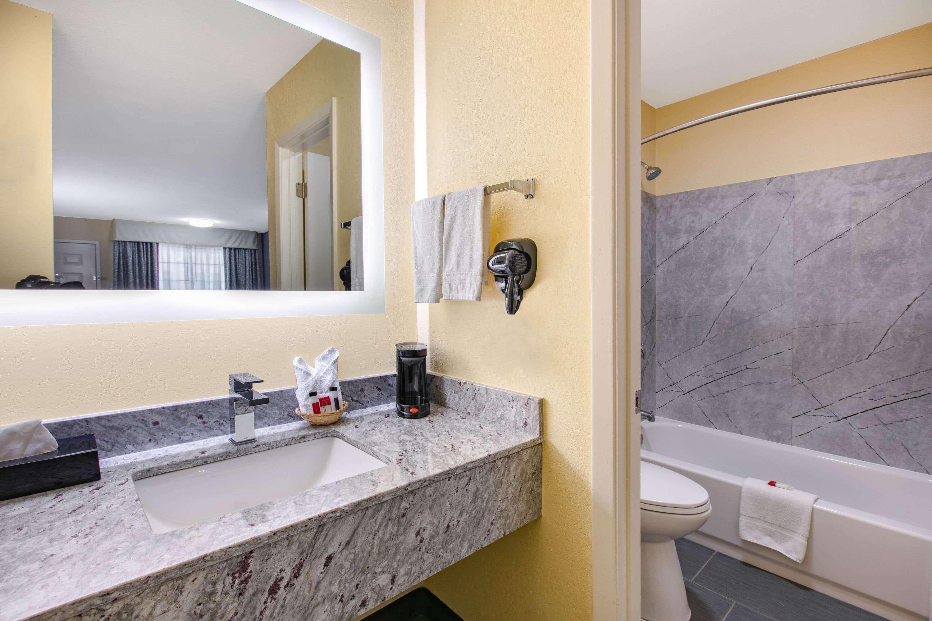 Days Inn By Wyndham Waco Near Downtown University Exteriör bild