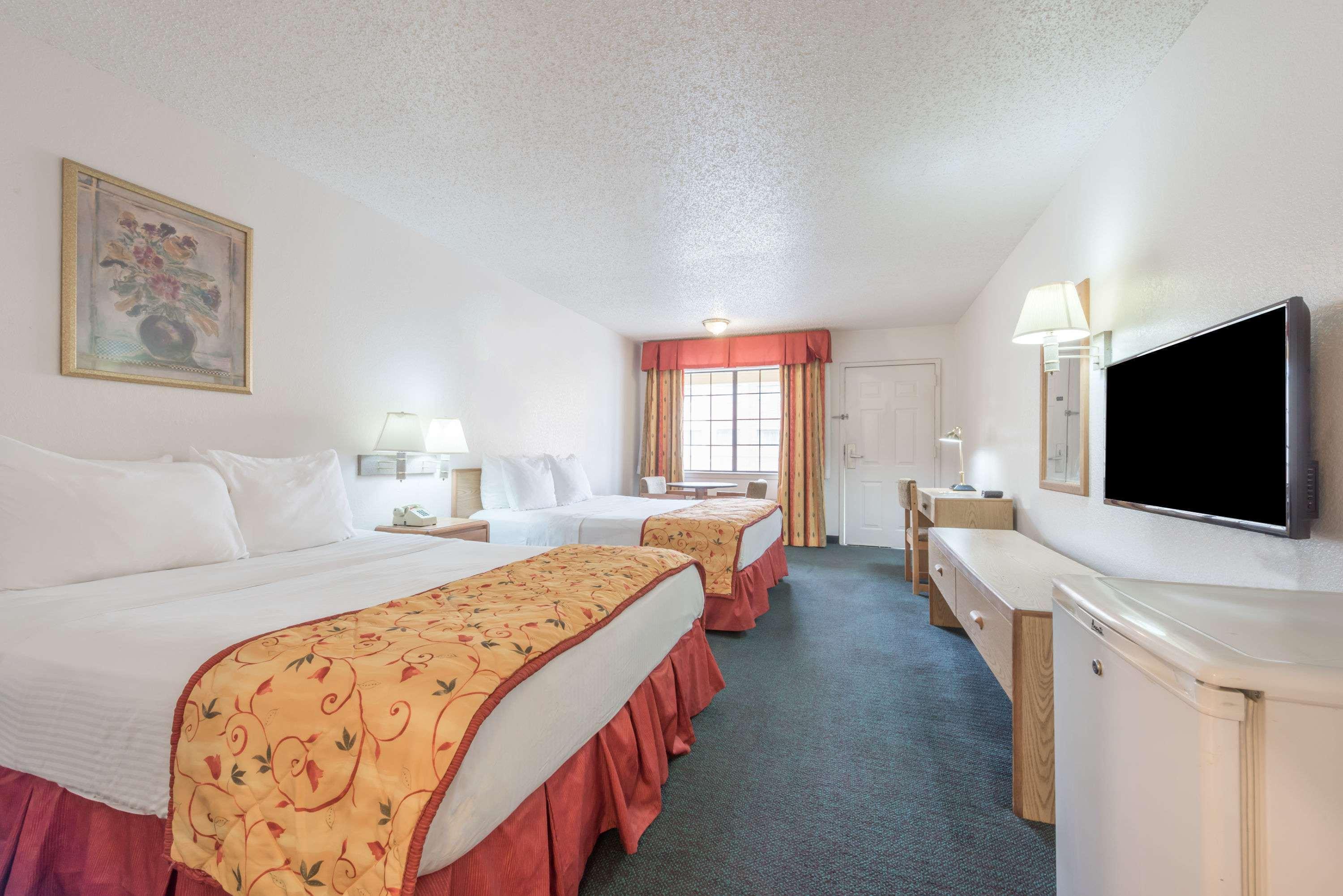 Days Inn By Wyndham Waco Near Downtown University Exteriör bild