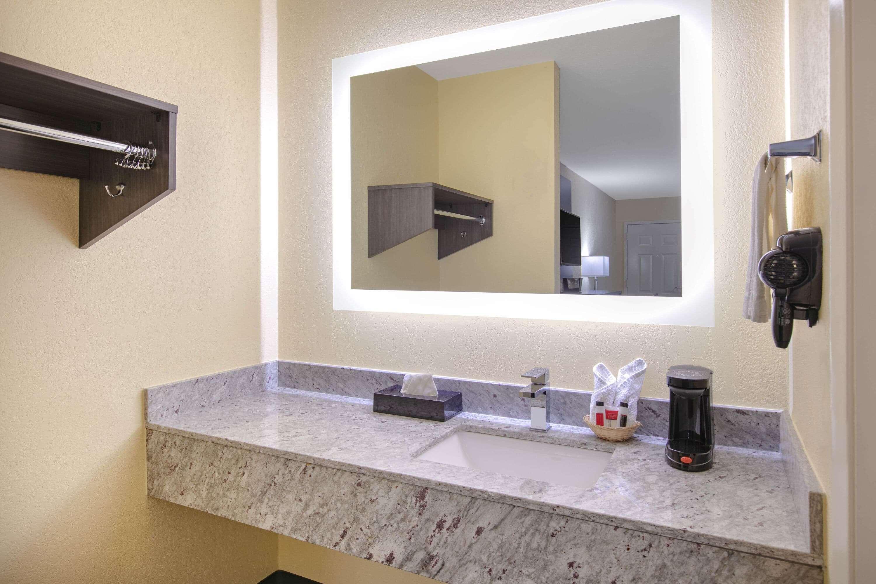 Days Inn By Wyndham Waco Near Downtown University Exteriör bild